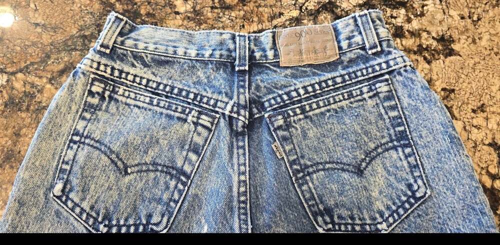 Levi's 900 Series Acid Wash Jeans
Vintage Denim High Rise Mom jeans.